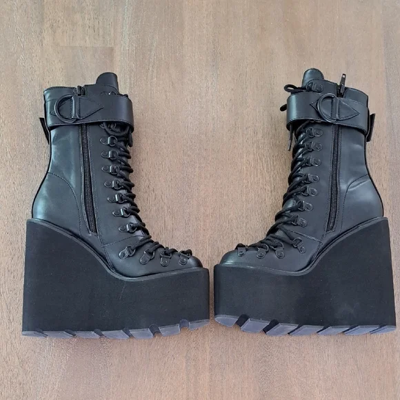 Dolls Kill Current Mood Traitor Boots - Color: Black - Size: 7 - Picture 8 of 11